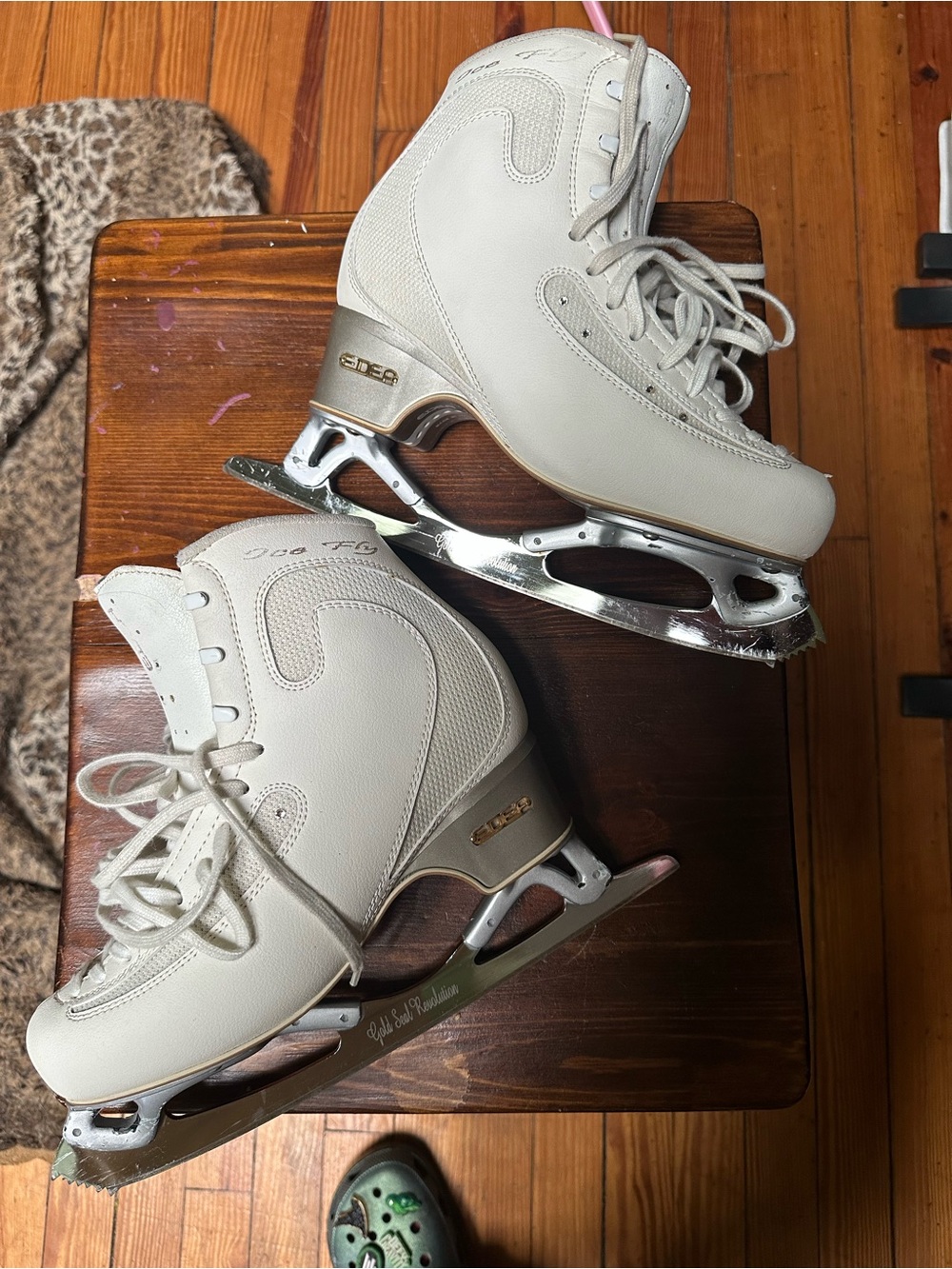 Edea Ice Flys 255 B and Gold Seal Revolution Blades with tons of life